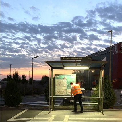 Pose des horaires au lever de soleil