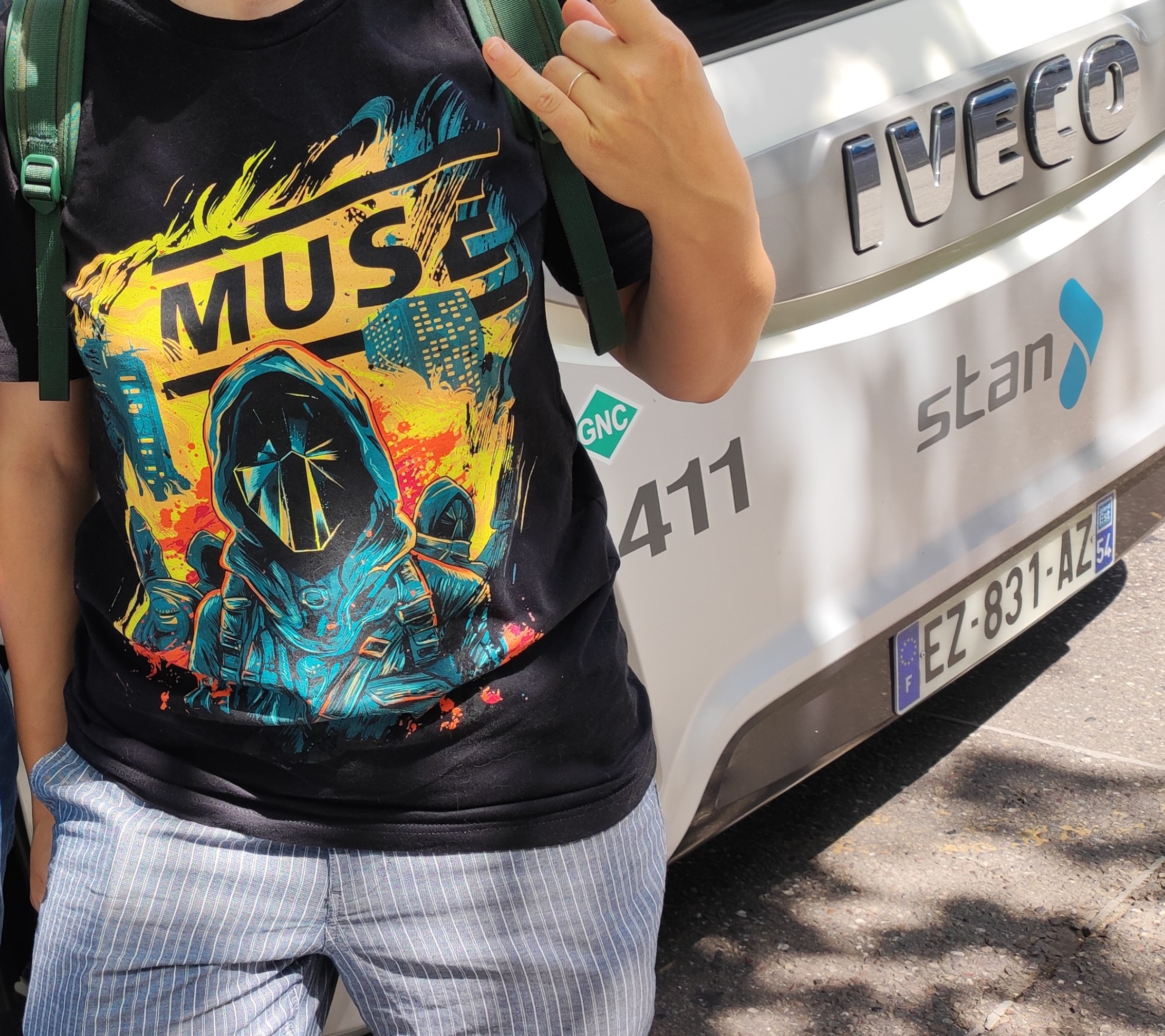Fan de Muse devant la navette Open Air