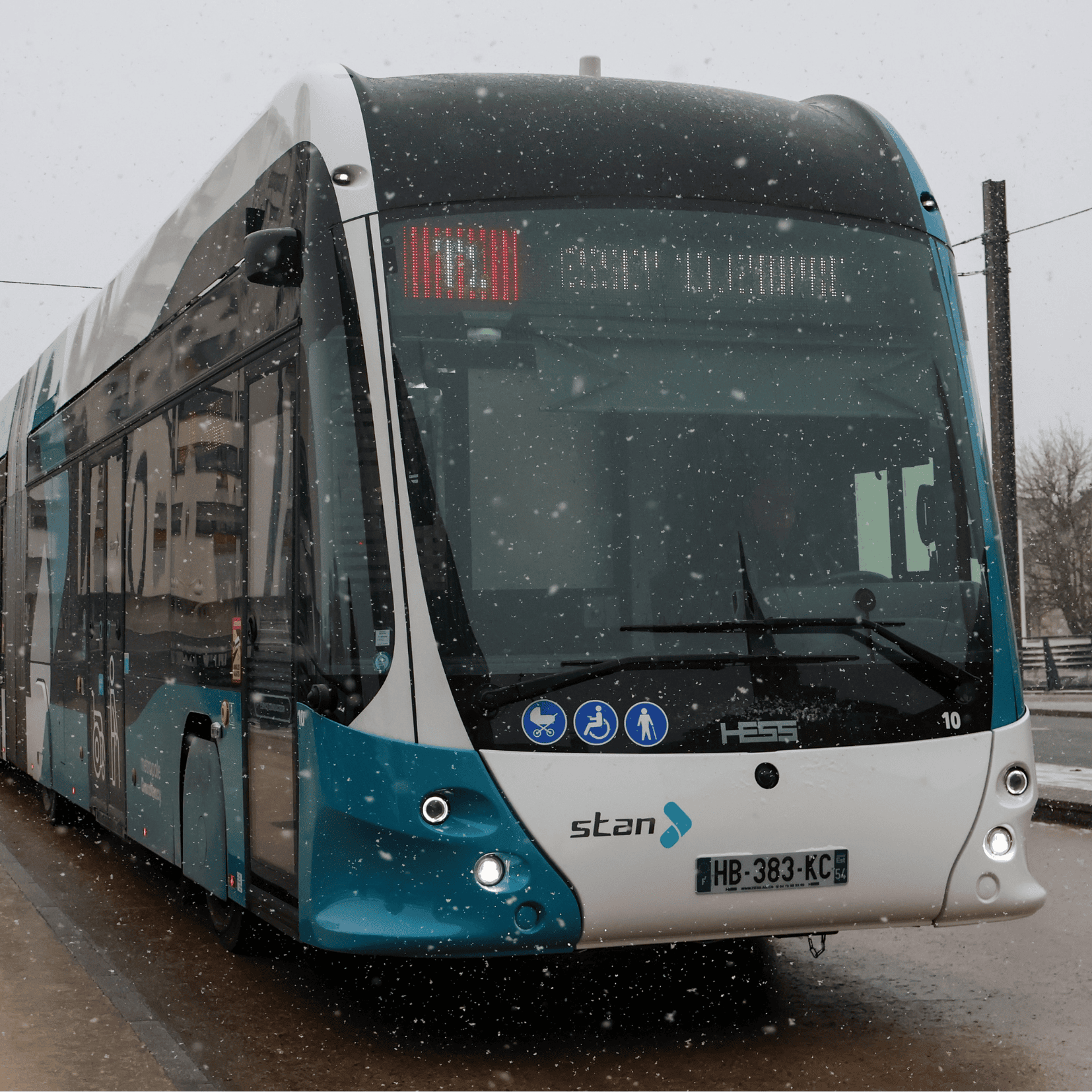 Trolleybus sous la neige