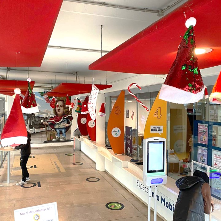 Espace Info Mobilités décoré pour Noël